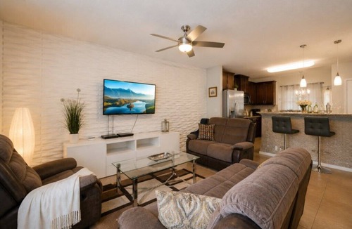 Calabria House | Meadow Manor - 10 Mins to Disney! - No Rear Neighbors, Covered Lanai