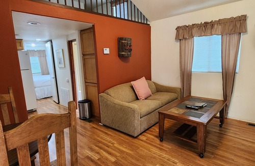 Fredericksburg Cabin | Mendelbaum Winery Guest Cabins