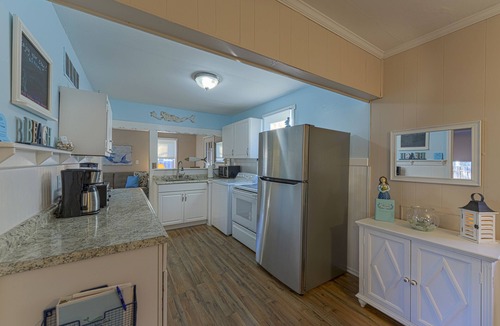 Villas House | MERMAID COTTAGE - 3 MINUTE WALK TO BEACH - VERY CHARMING & CLEAN!