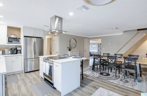 Waterway Manor House | Merritt Island Getaway Spacious 5-bedroom house in with AC, WiFi