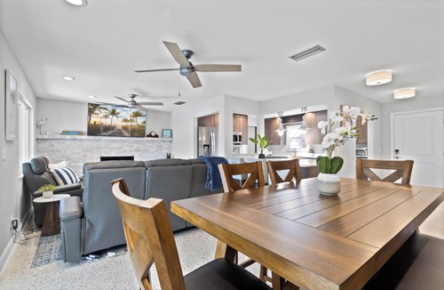 Catalina Isle Estates House | Merritt Island Waterfront Home W/Screened Patio, Private Pool, BBQ Grill, and Pool Table! 🌅🌴