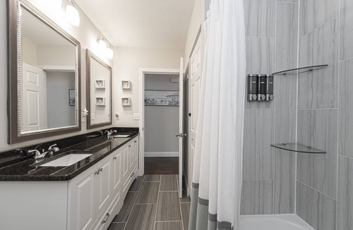 Anona House | Meticulous 3bedroom/2bath home 5 min from gorgeous beaches, heated pool!