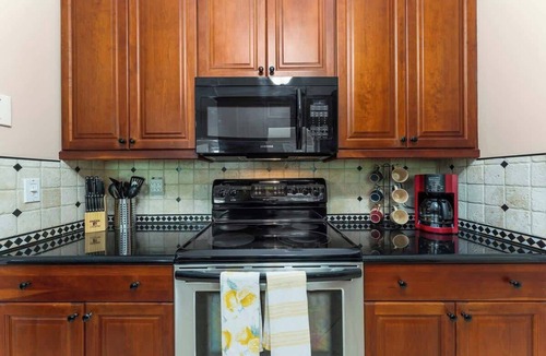 Southside House | *Mid-Century Mandarin Retreat * - Pool, Sleeps 10