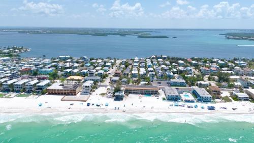 Bradenton Beach House | Midnight Gulf Resort B