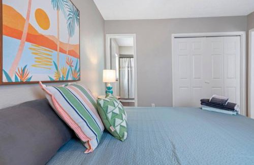 Tampa Apartment | Midtown Mod w/King Bed+Fooseball