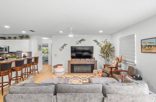 Alhambra House | Milkshake Alley- Remodeled Stylish Villa+Golf Cart
