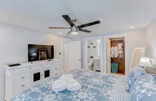 South Bradenton House | Min to IMG - Heated Pool w Slide - Games-Sleeps 5