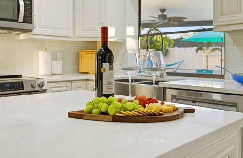 Lake Magdalene House | Mini Resort-Heated Pool-Spa-Game Room-Theater-Golf in Tampa