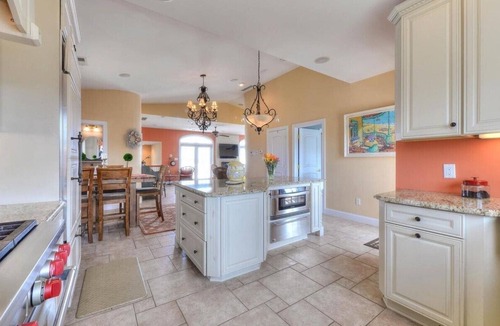 Lewes House | MINI-WEEKS AVAILABLE! Beautiful Views! Great Location! PET FRIENDLY! Book Today!