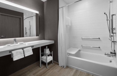 Ludlam Hotel | Minutes away from Downtown Dadeland! With Pool Access and Parking!