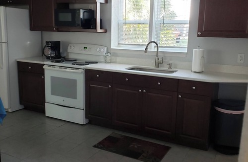 Allandale House | Minutes to beach and speedway. 2BD, 1-1/2Bath with room for trailer parking