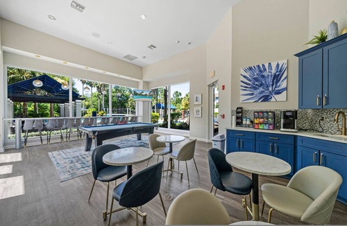 Westchase Apartment | Modern 2BR/2BA w/King Bed, Pools + Gym #1