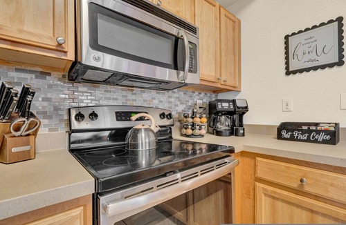 Westchase Apartment | Modern 2BR/2BA w/King Bed, Pools + Gym #1