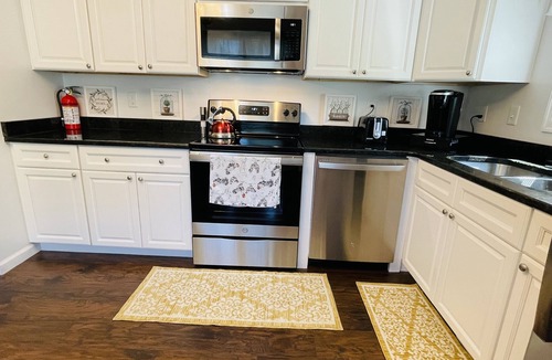 Pendleton House | Modern 2BR Getaway: Walk to Chowan University & Local Eats!