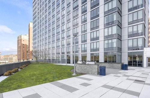 White Plains Apartment | Modern 2BR in Downtown| Clubhouse + Gym | Parking