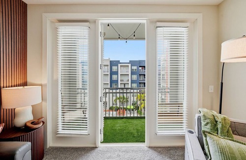 Courier City - Oscawana Apartment | Modern 2BR w Pool Pet-friendly Unit 22
