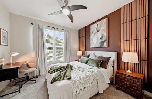Courier City - Oscawana Apartment | Modern 2BR w Pool Pet-Friendly Unit #23