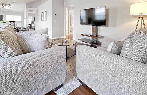 Oak Grove Apartment | Modern 3 BR Home with Large Garage, Fenced Yard