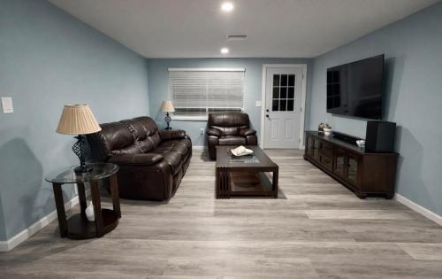 Holiday Lake Estates House | Modern and Cozy 2 & 2 - Only 5 Minutes From The Beach