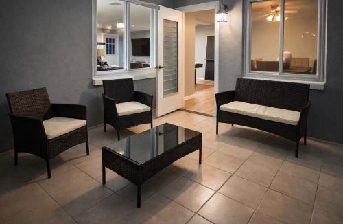 Holiday Lake Estates House | Modern and Cozy 2 & 2 - Only 5 Minutes From The Beach