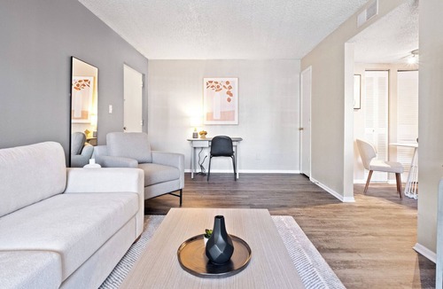 St. Petersburg Apartment | Modern Apartment in Prime Location (ID7983X03)