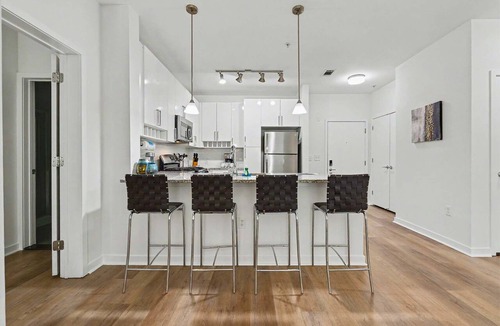 Downtown Apartment | Modern Apt with Pool | Walk Downtown