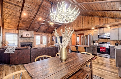 Screamer Mountain Cabin | Modern Cabin with Great Views Close to Downtown Clayton