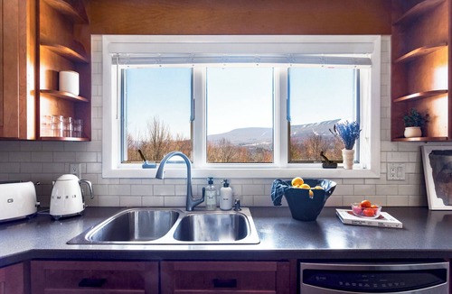 Fleischmanns House | Modern Catskills cabin - 5 mins from Belleayre Mtn. Panoramic Views + Hot Tub.