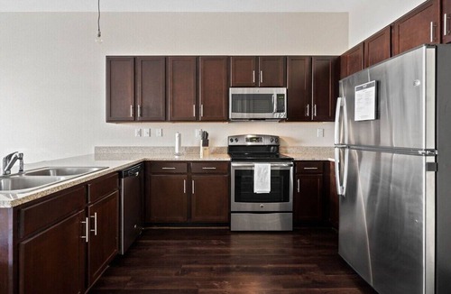 Montgomery Apartment | Modern Downtown Loft | King Bed + Free Parking