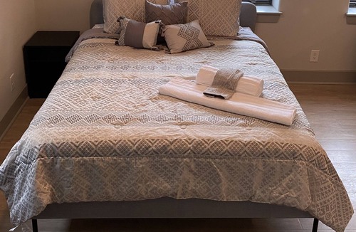 Inner Harbor Apartment | Modern Downtown Studio Apartment with Rooftop Pool