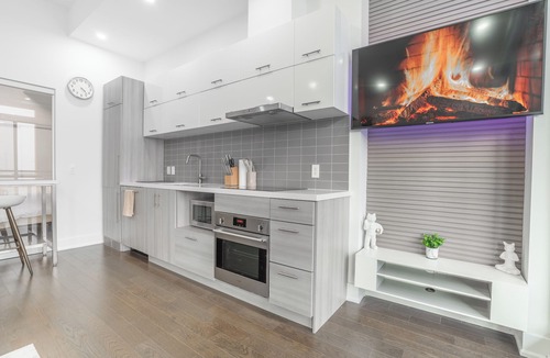Unionville Condo | Modern Downtown Unionville Stay