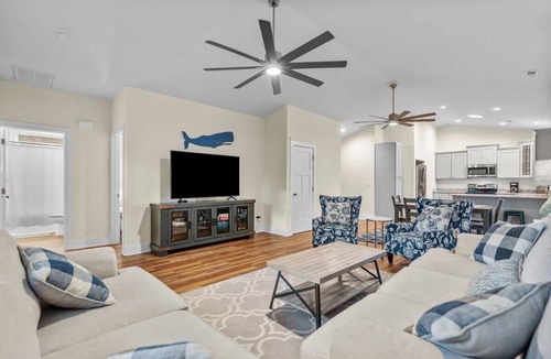 Tranquil Harbour House | Modern Family Retreat - Hot Tub and Fire Pit