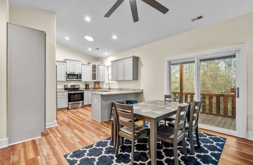 Tranquil Harbour House | Modern Family Retreat - Hot Tub and Fire Pit
