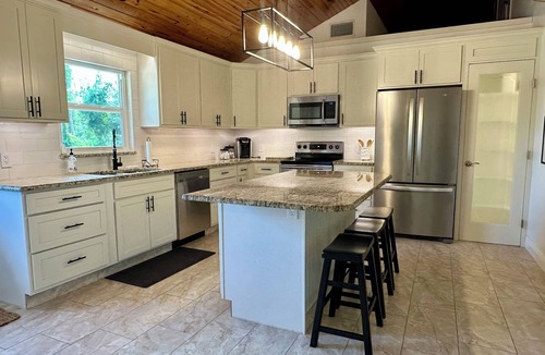 Braden River House | Modern farmhouse in the heart of UTC - Seclusion, yet close to everything!