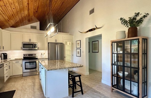 Braden River House | Modern farmhouse in the heart of UTC - Seclusion, yet close to everything!