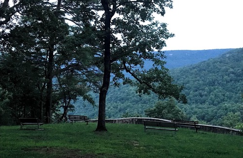 Clifftops Cottage | Modern forest cottage convenient to Sewanee