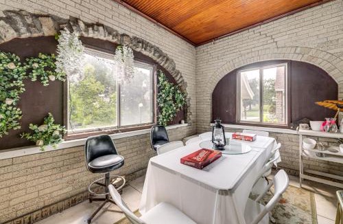 Roselawn Finance House | Modern Group Getaway w/Private Yard in Cincinnati