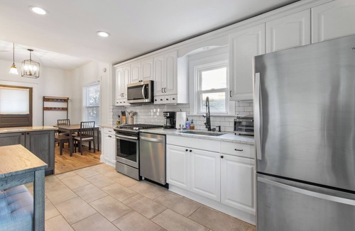 Hyde Park House | Modern Hyde Park Abode w/2 first floor bedrooms