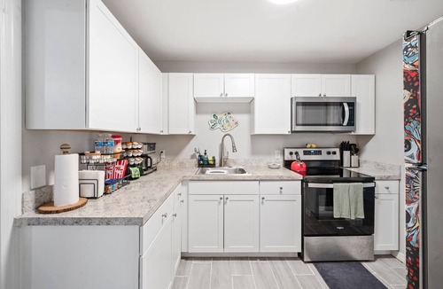 Lakeshore South House | Modern Jax Oasis w/Hot tub - 7 Min to Riverside/Avondale
