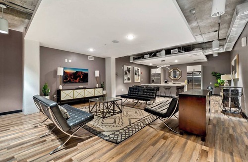 SoNo Apartment | Modern King Studio Downtown ATL Apartment