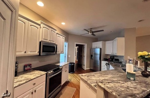 Olivia House | Modern Lakefront Retreat - 3br 2ba