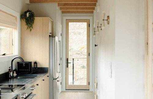 Beech Mountain Cabin | Modern Luxe cabin-Hot tub & Custom Sauna