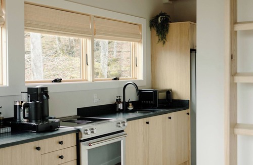 Beech Mountain Cabin | Modern Luxe cabin-Hot tub & Custom Sauna