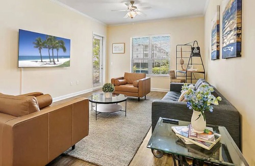 Southside Apartment | Modern Oasis, 70in SmartTV, KING Bed near Beaches
