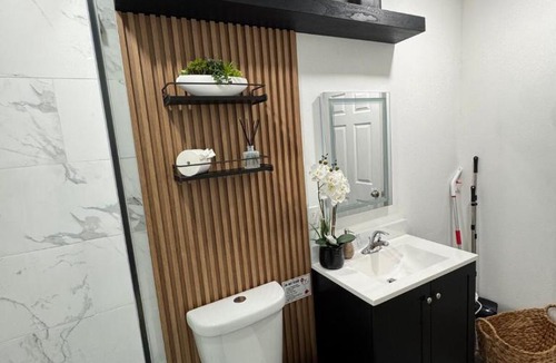 Bearss Plaza Apartment | Modern Private Studio Near USF Busch Gardens