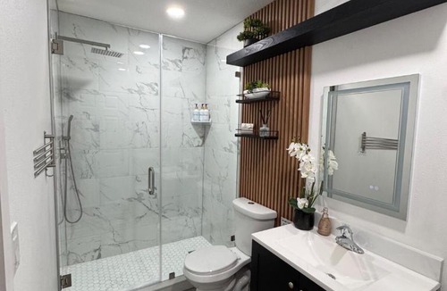 Bearss Plaza Apartment | Modern Private Studio Near USF Busch Gardens