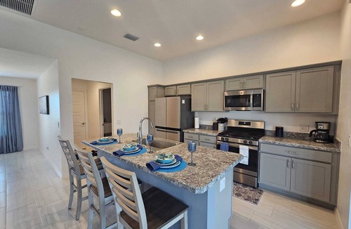 Leesburg House | Modern, spacious 3 bed, 2 bath close to amenities with 4-seater golf cart!