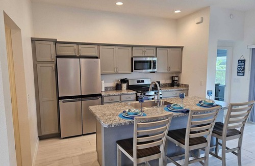 Leesburg House | Modern, spacious 3 bed, 2 bath close to amenities with 4-seater golf cart!