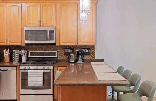 Hoboken Condo | Modern Spacious 3BR Oasis <15 min to PATH