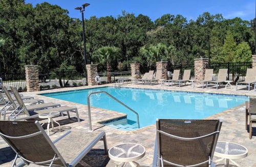 Wesley Chapel Hotel | Modern Stay Near Tampa | Outdoor Pool, Pets are Welcome, Free Breakfast